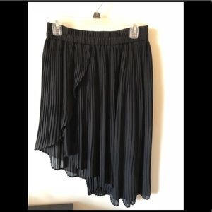 Pleated black skirt